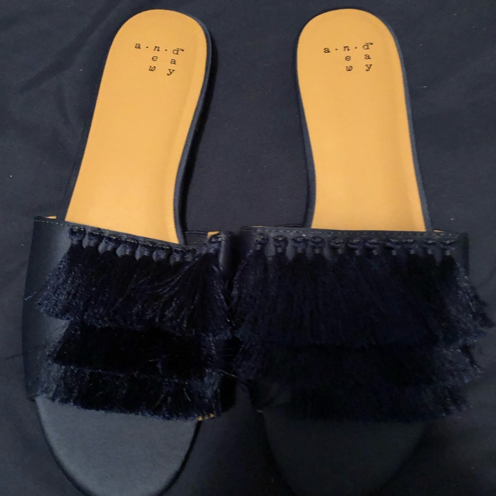 NWOT - A New Day Slides with Fringe -Size 8